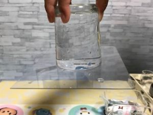 小学生夏休み自由研究水がこぼれないコップの実験